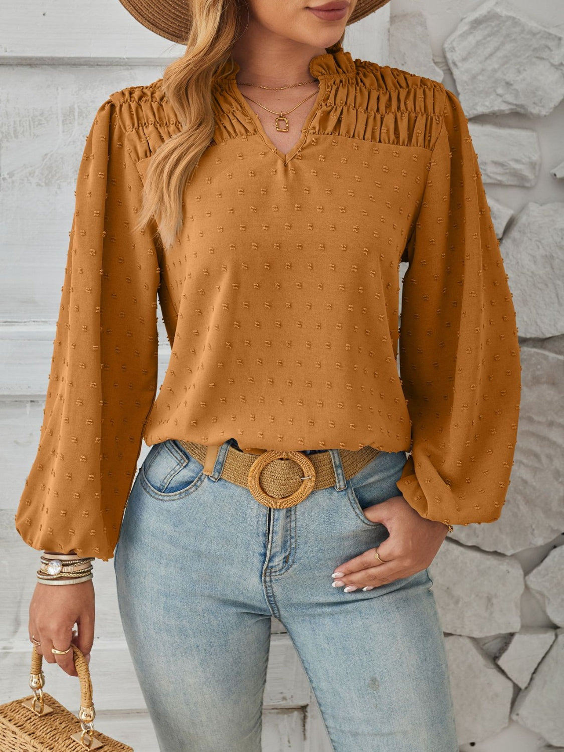 Blusa de manga globo con fruncido y lunares suizos