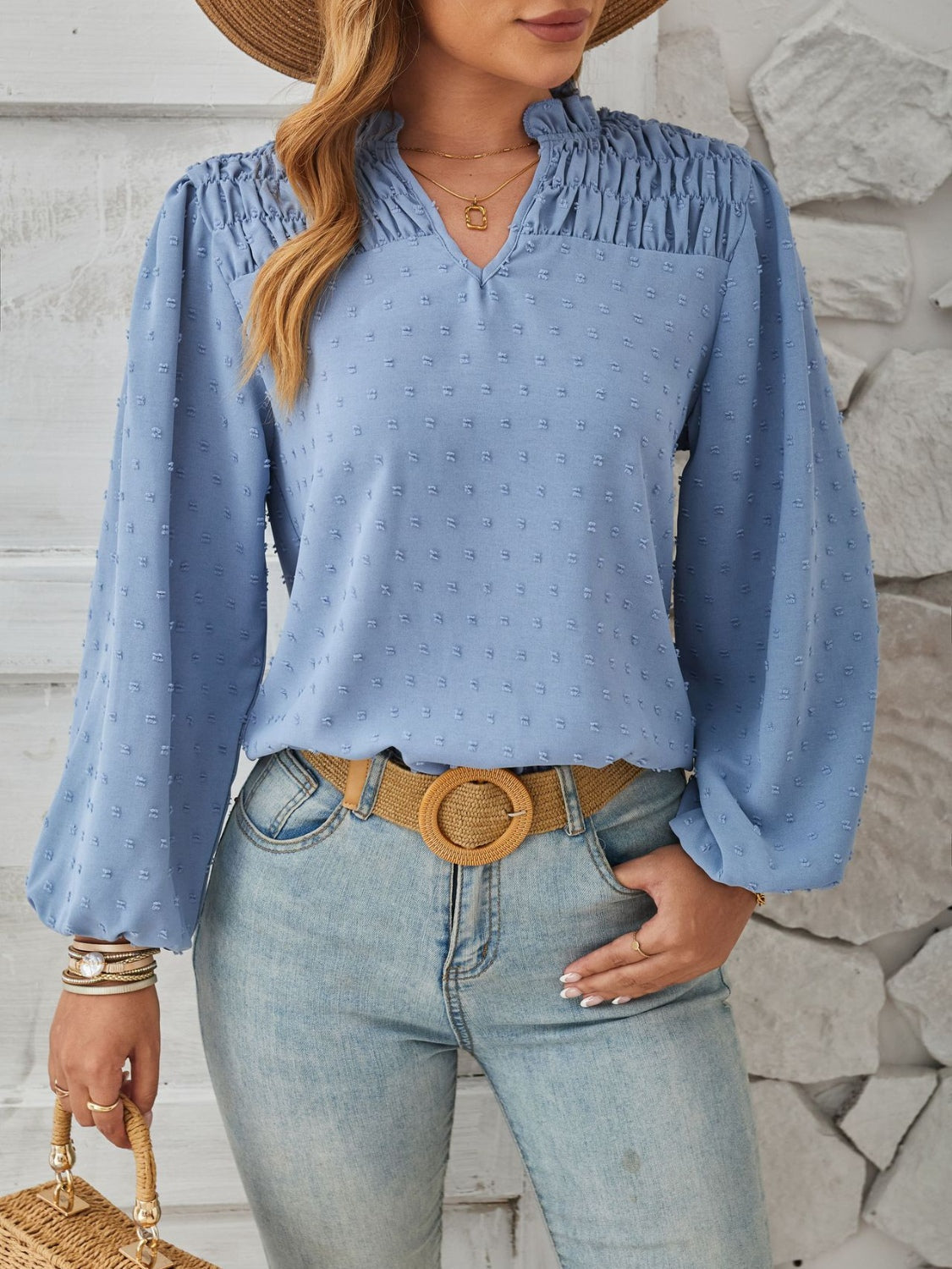 Blusa de manga globo con fruncido y lunares suizos