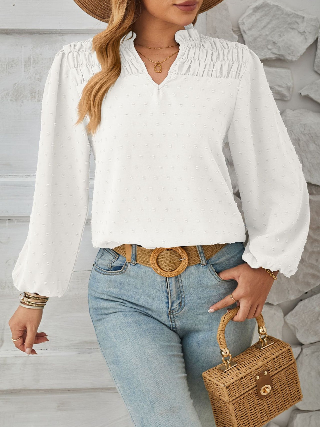 Blusa de manga globo con fruncido y lunares suizos